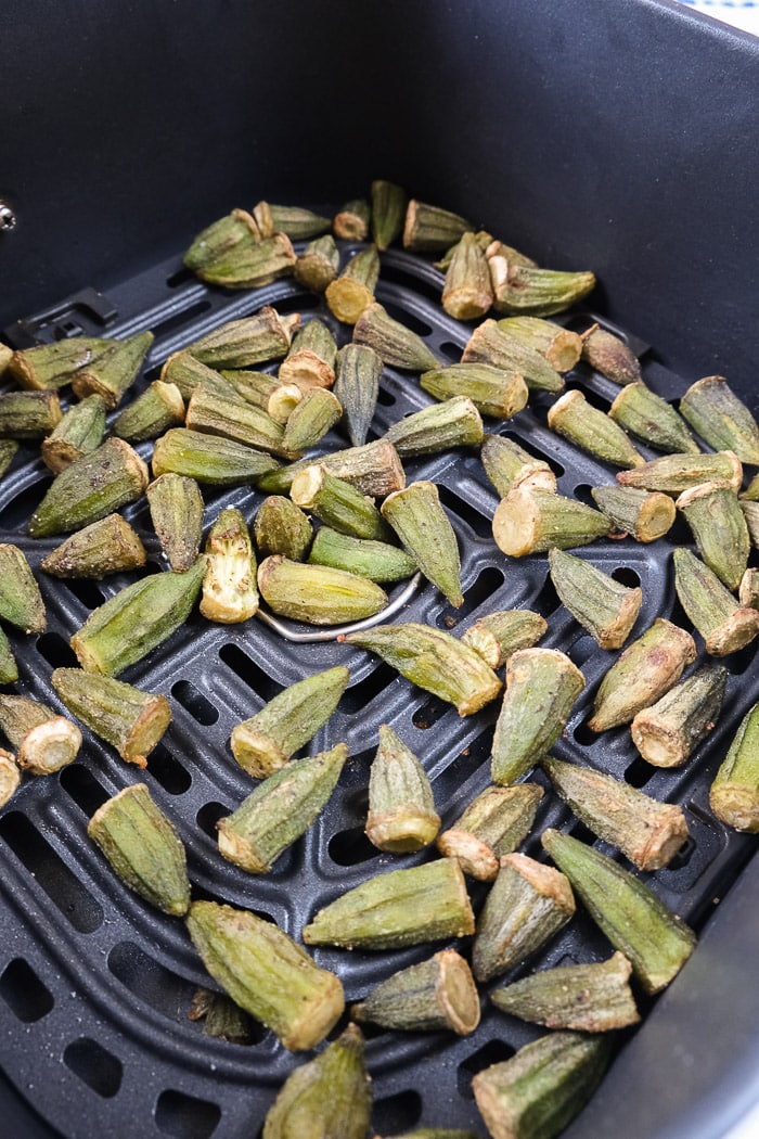 cooked okra in black air fryer tray